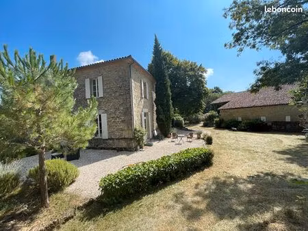 propriété 8 pièces 269 m²