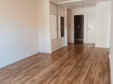 t2 de 54m2  proche garonne