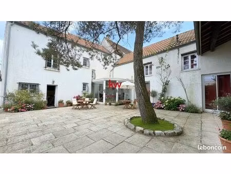 maison 10 pièces 261 m²