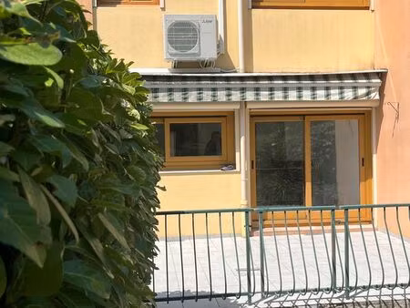 maison mitoyenne t4 rénovée - 90 m² - terrasse   jardin et vue sur la chartreuse