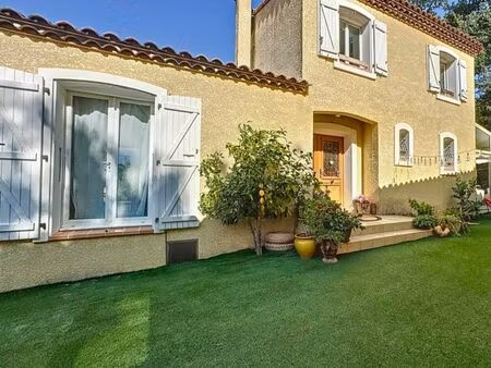 villa 160m2 avec piscine vue dégagée