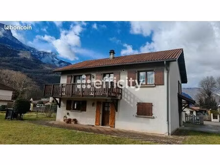 villa 4 pièces 102 m²