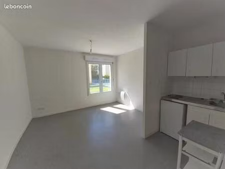 lumineux/calme appartement 1 pièce + parking - secteur létanduère