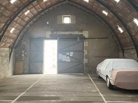 parking voiture dans garage