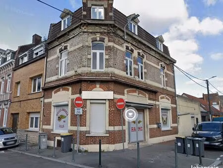 surface commerciale 80 m² + 40 m² cave