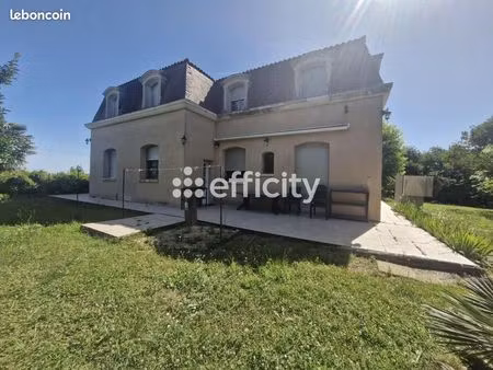 maison 11 pièces 245 m²