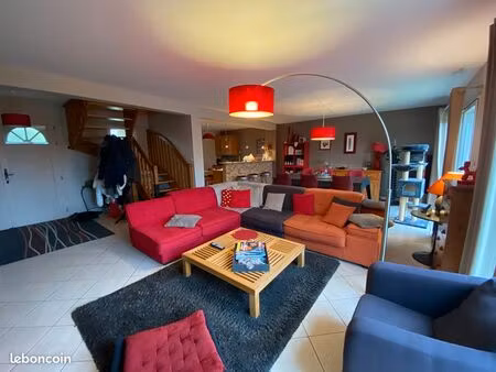 maison . 6 pièces . 161 m²