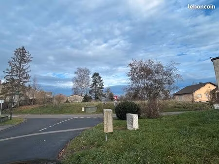 beau terrain constructible et viabilisé de 1113 m² - libre de constructeur (guermange)