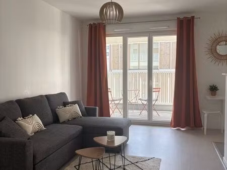 studio lumineux meublé 30 33 m² + balcon — résidence neuve — cergy préfecture — 810 cc