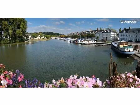 idéal investisseur  briare centre  immeuble vue sur le port avec 5 appartements