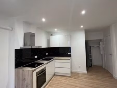 beau t2 meublé  refait a neuf