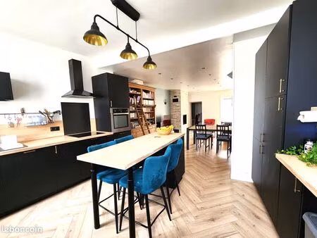 maison familiale t6 sur cour  double garage et cave