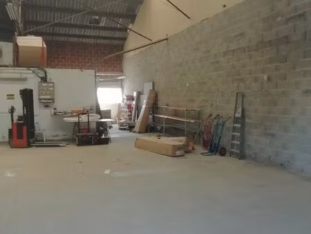 local dépôt bureau