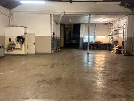 dépôt   garage   local