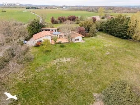 pavillon 8 pièces 238 m²