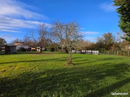 terrain 880 m² soussans