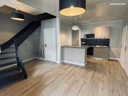 studio rénové avec mezzanine+ parking facile