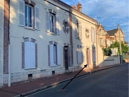   appartement type f2  proche  centre-ville  montargis 460