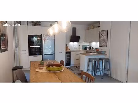 t3 traversant de 69 6 m² avec terrasse  jardin privatif et parking sécurisé