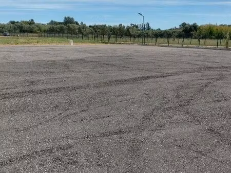 terrain industriel/artisanal de 1125 m² avec un local de stockage de 84 m²