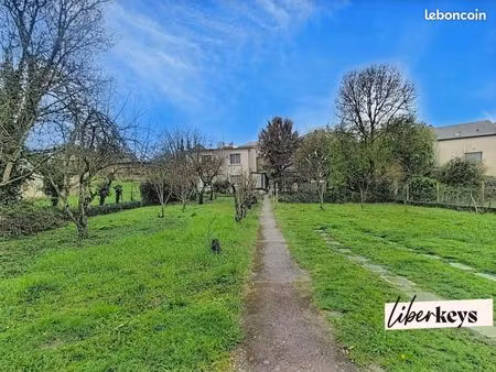château 4 pièces 140 m²