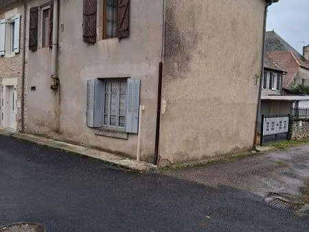 maison de village avec cour/parking