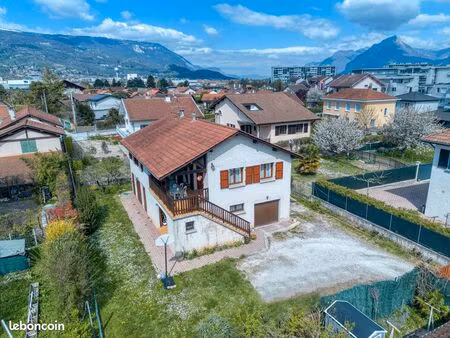 dans un environnement pavillonnaire belle villa individuelle au calme absolu  avec jardin 