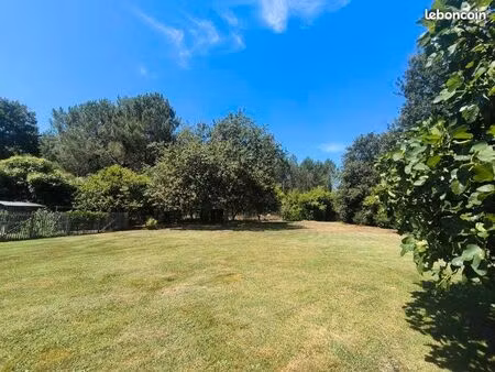 terrain constructible à salaunes – 1 478 m²