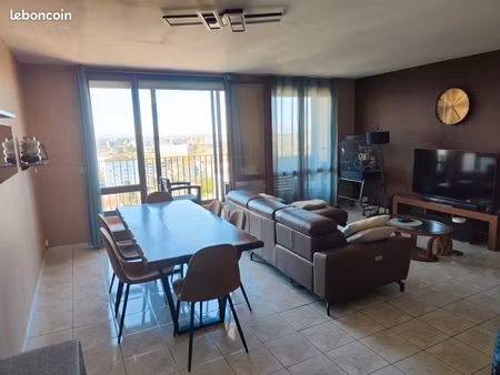 t4 87m² dernier étage proche université