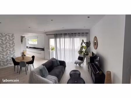 maison récente de standing de plain-pied