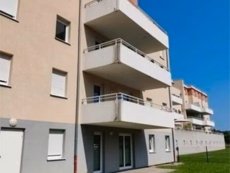 t2 récent (2015) avec grand balcon + parking