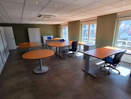 local commercial 82m²