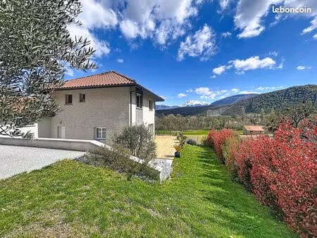 villa 4 pièces 105 m²