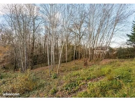 terrain 1075 m² urcuit