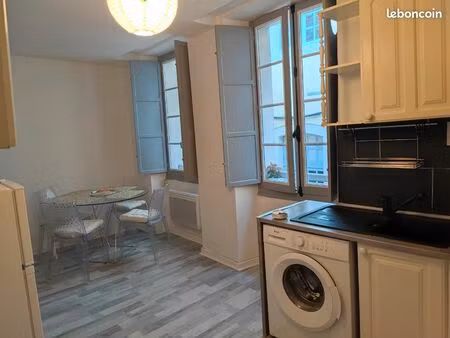 a vendre t2 meublé et loué