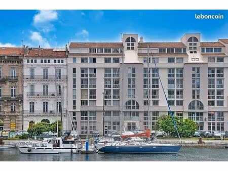 a louer locaux à usage de bureau ou de commerce 90m²