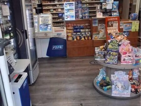 local commercial à louer – emplacement central – idéal commerce de proximité