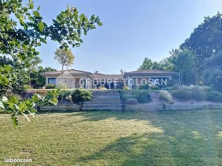 maison 8 pièces 230 m²