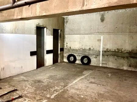 parking et ses 2 caves plein centre ville biarritz