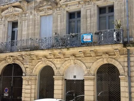 local professionnel  240 m²