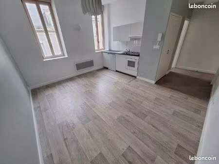 studio lumineux rénové hyper centre chalonnes