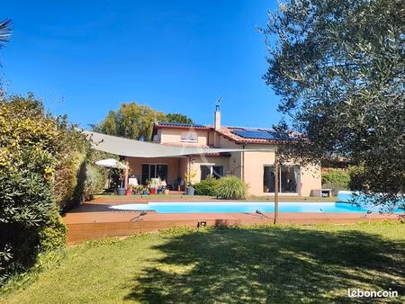 villa 7 pièces 196 m²
