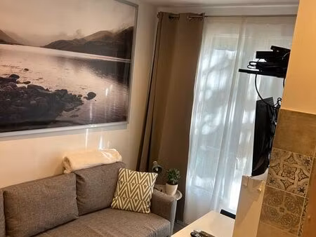 particulier loue studio meublé hypercentre balcon