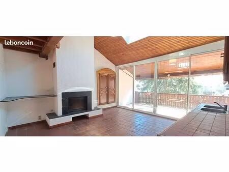 location grand loft lumineux de 55m2 avec balcon