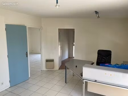 bureau/local avec parking privé