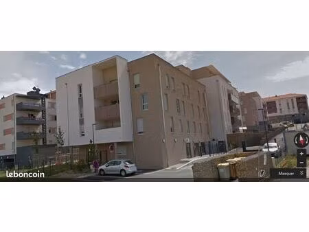 garage box fermé dans une résidence sécurisée