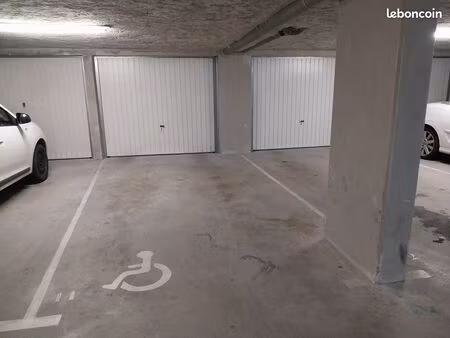 garage : place + box fermé  europole