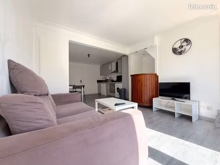 maison de ville 82 m2 300 m tram a av thiers - 3 chambres - 3 sdb - 2 wc - terrasse