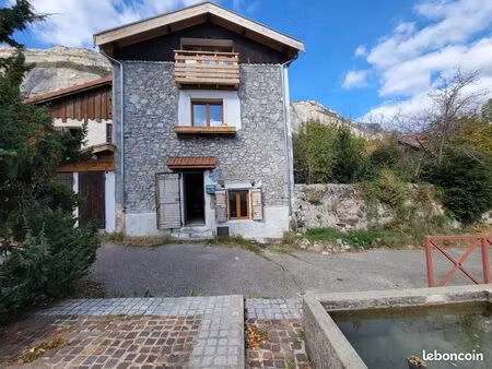 maison de village t2 60m2 meublée libre de suite