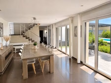 rare – 268 m² – 6 ch – pièce de vie 75 m² – piscine – dpe b – proche luxembourg